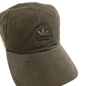 Black Adidas strapback/adjustable hat